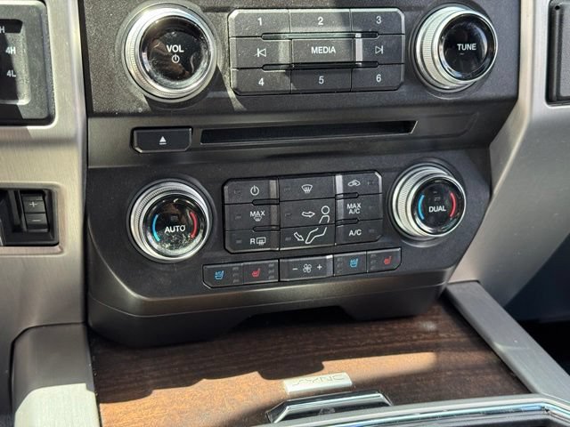 Certified 2017 Ford F350 Platinum w/ Platinum Ultimate Package AWD/4WD image 20
