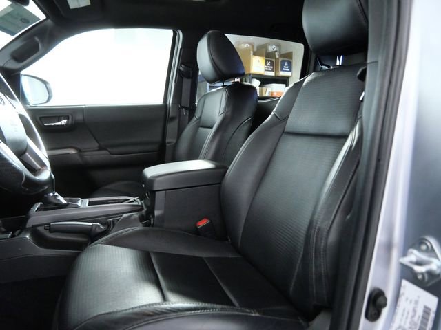 Used 2023 Toyota Tacoma TRD Sport w/ TRD Premium Sport Package AWD/4WD image 17