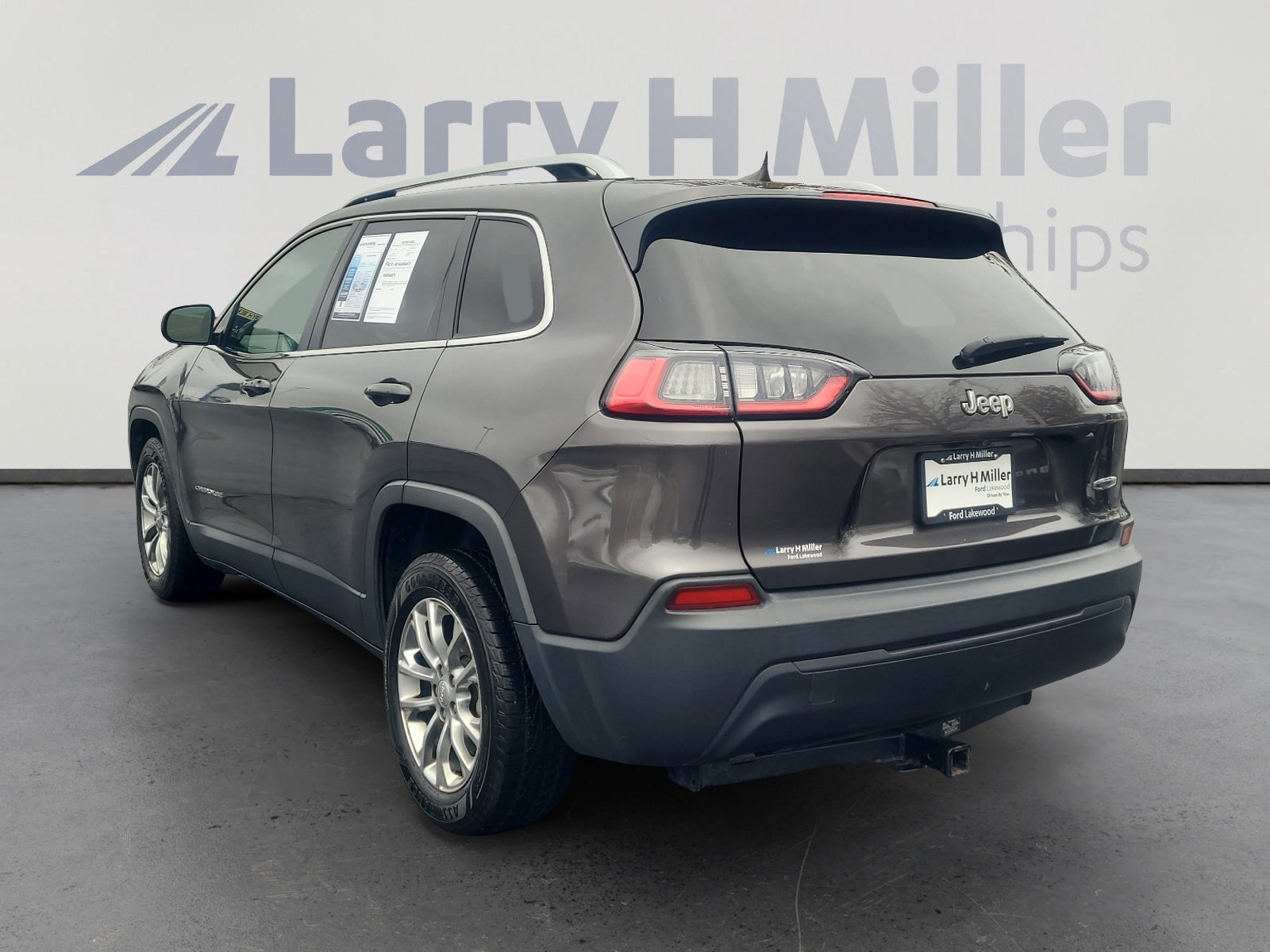 Used 2019 Jeep Cherokee Latitude Plus image 3