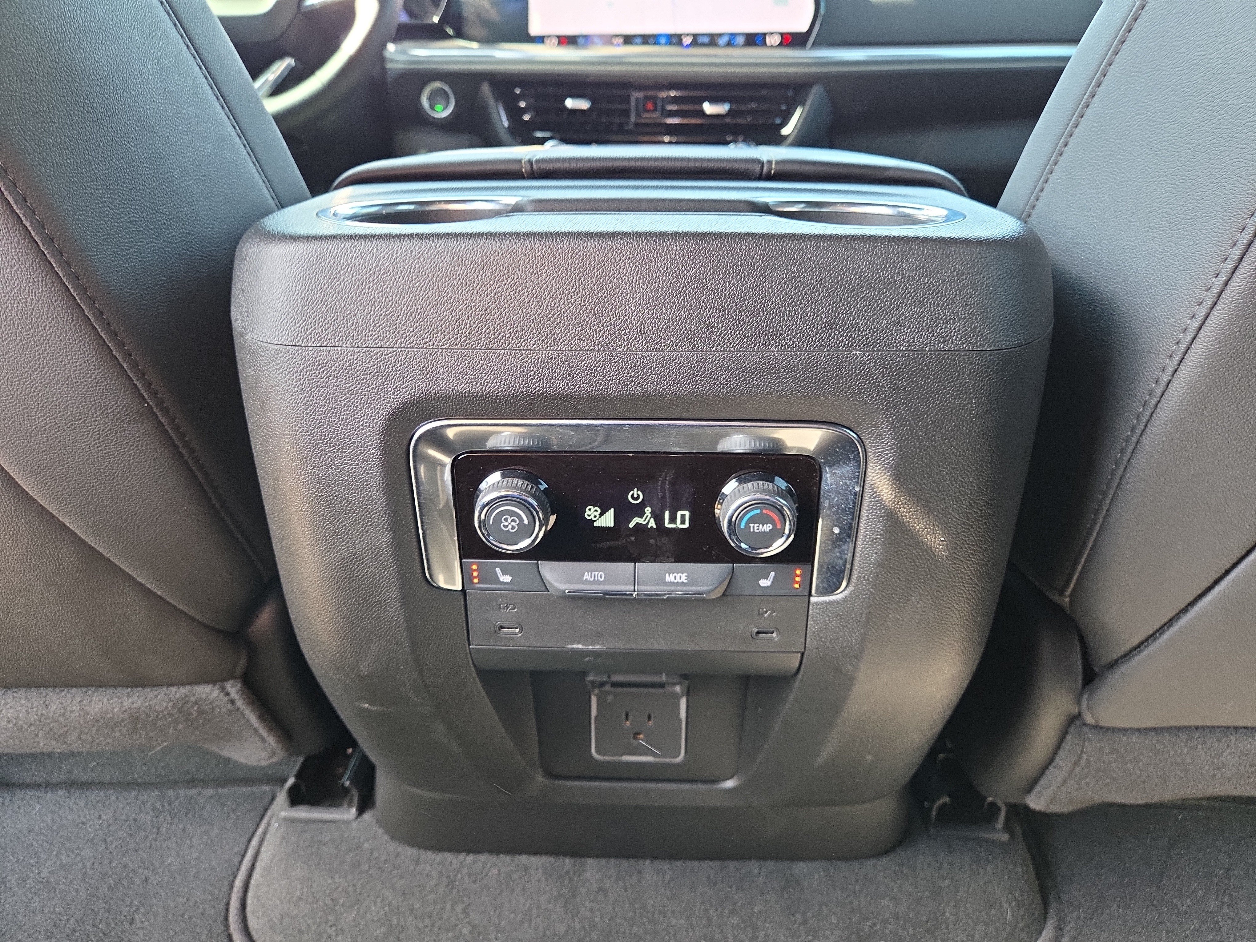 Used 2025 Chevrolet Tahoe Premier RWD image 13