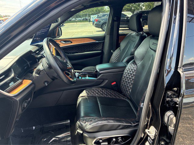 Used 2022 Jeep Grand Cherokee Summit AWD/4WD image 9
