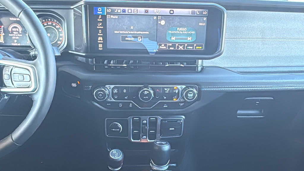 Used 2026 Jeep Wrangler Unlimited Sahara AWD/4WD image 13