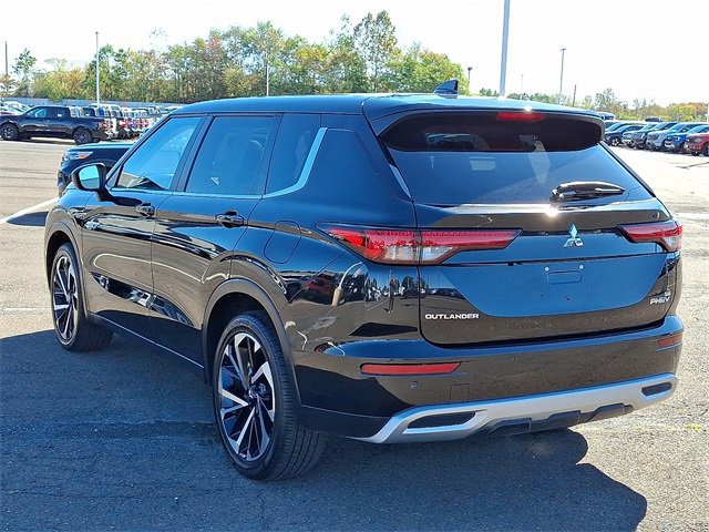 Used 2024 Mitsubishi Outlander SE video 2