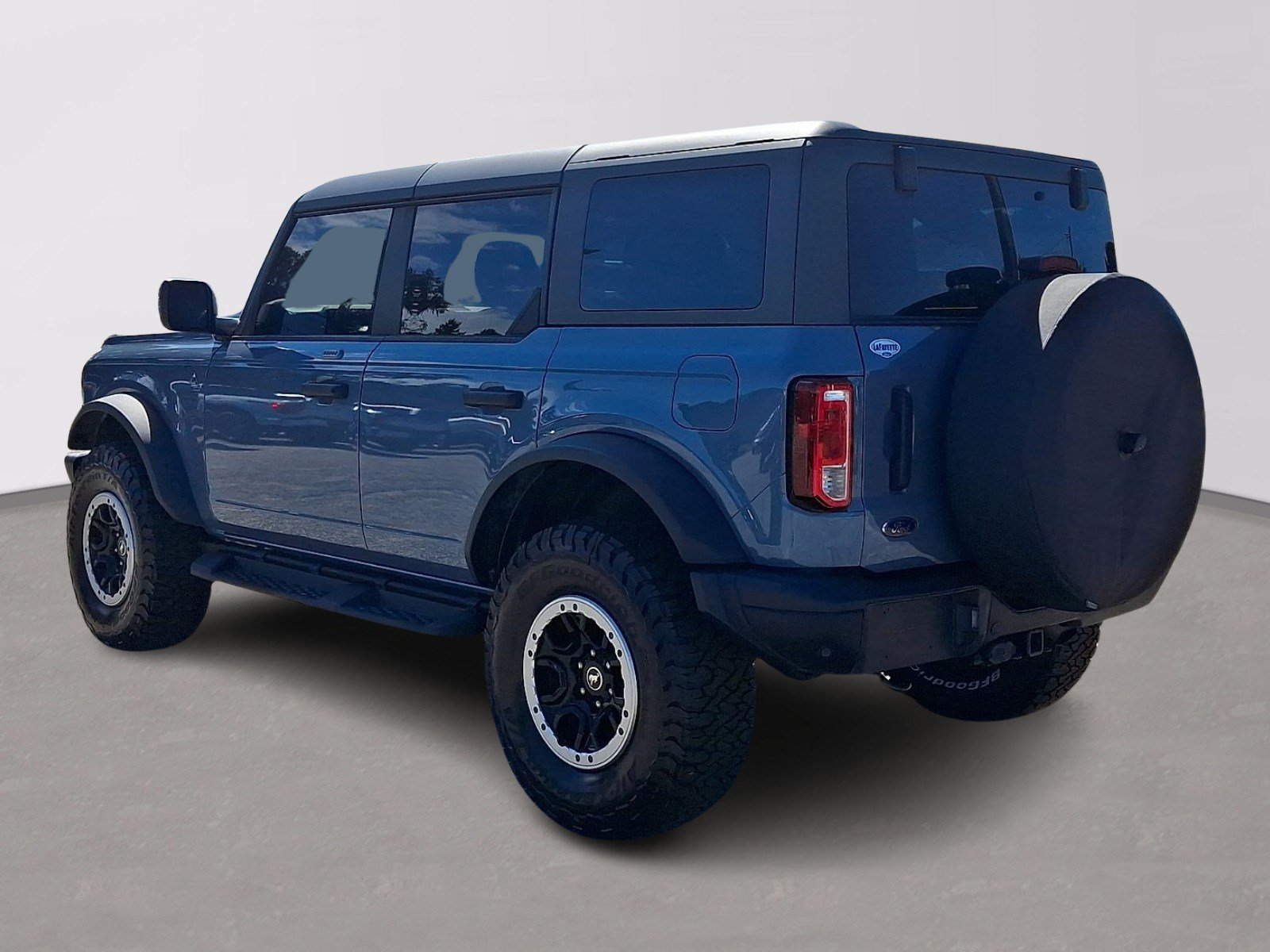 Certified 2023 Ford Bronco Black Diamond w/ Sasquatch Package AWD/4WD image 4