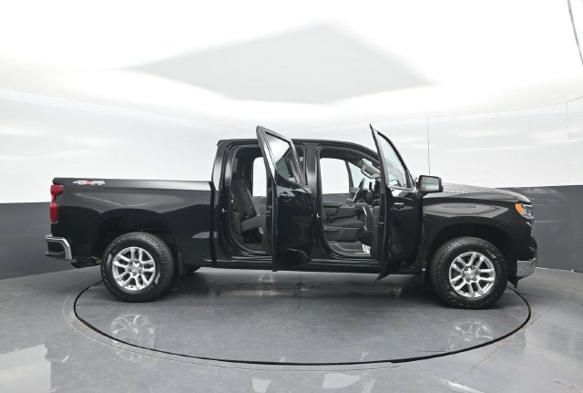Used 2023 Chevrolet Silverado 1500 LT AWD/4WD image 26