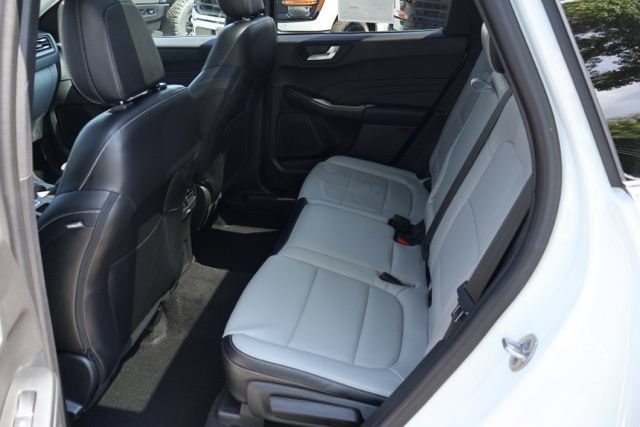 Certified 2024 Ford Escape Platinum AWD/4WD image 25