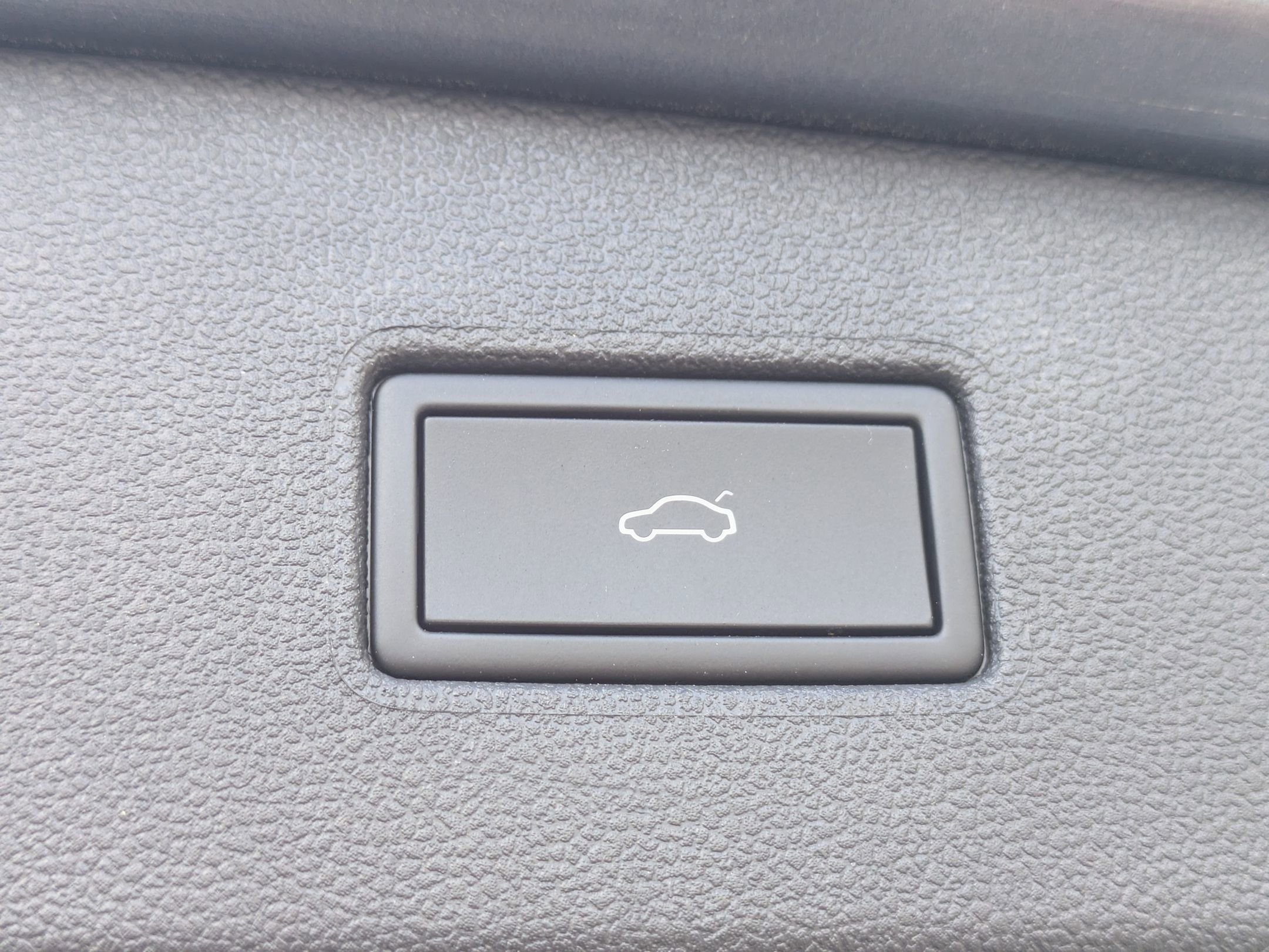 Used 2024 Volkswagen Tiguan SE R-Line image 32