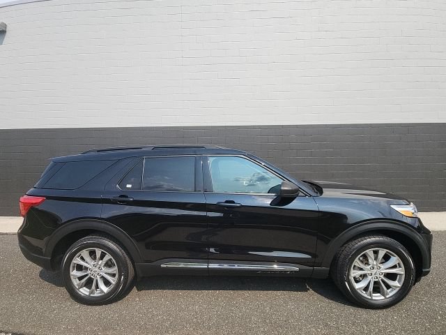Certified 2023 Ford Explorer XLT w/ Equipment Group 202A AWD/4WD image 7