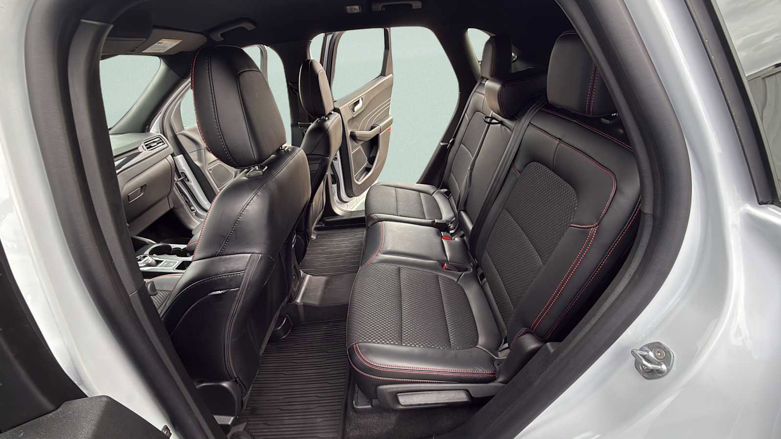 Certified 2025 Ford Escape ST-Line Elite w/ Class II Trailer Tow Package image 40