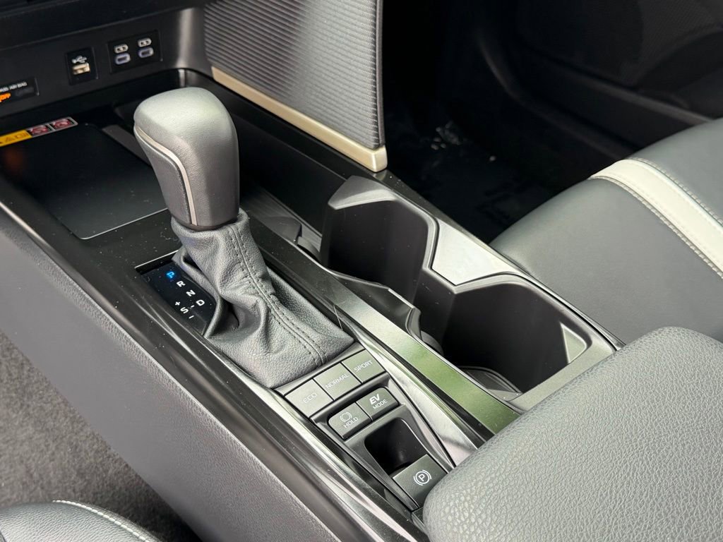 Used 2025 Toyota Camry SE w/ Convenience Package FWD image 28