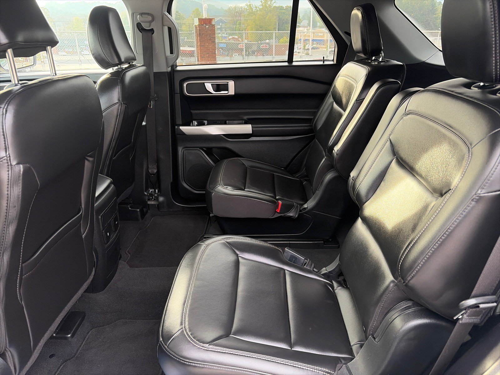 Certified 2022 Ford Explorer XLT w/ Equipment Group 202A AWD/4WD image 19