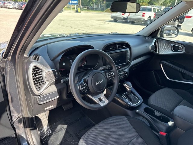 Used 2023 Kia Soul LX w/ LX Technology Package image 17