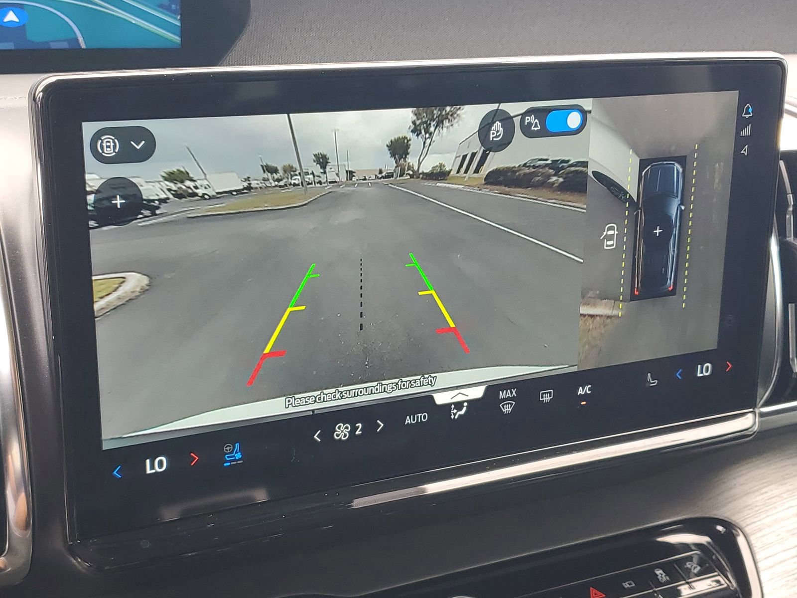 Certified 2025 Ford Expedition Platinum image 27