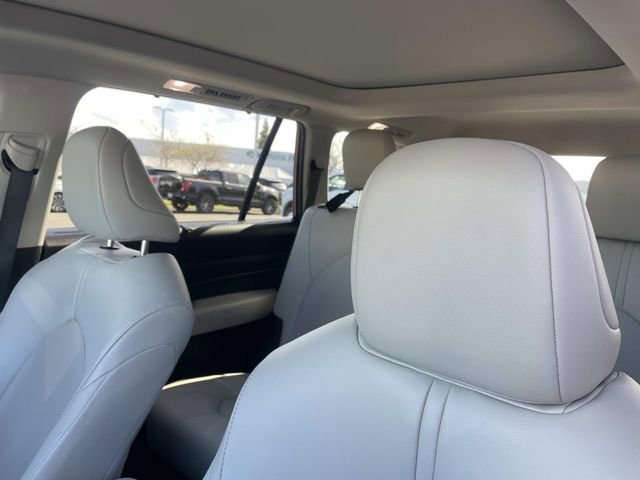 Used 2024 Toyota Grand Highlander XLE image 22