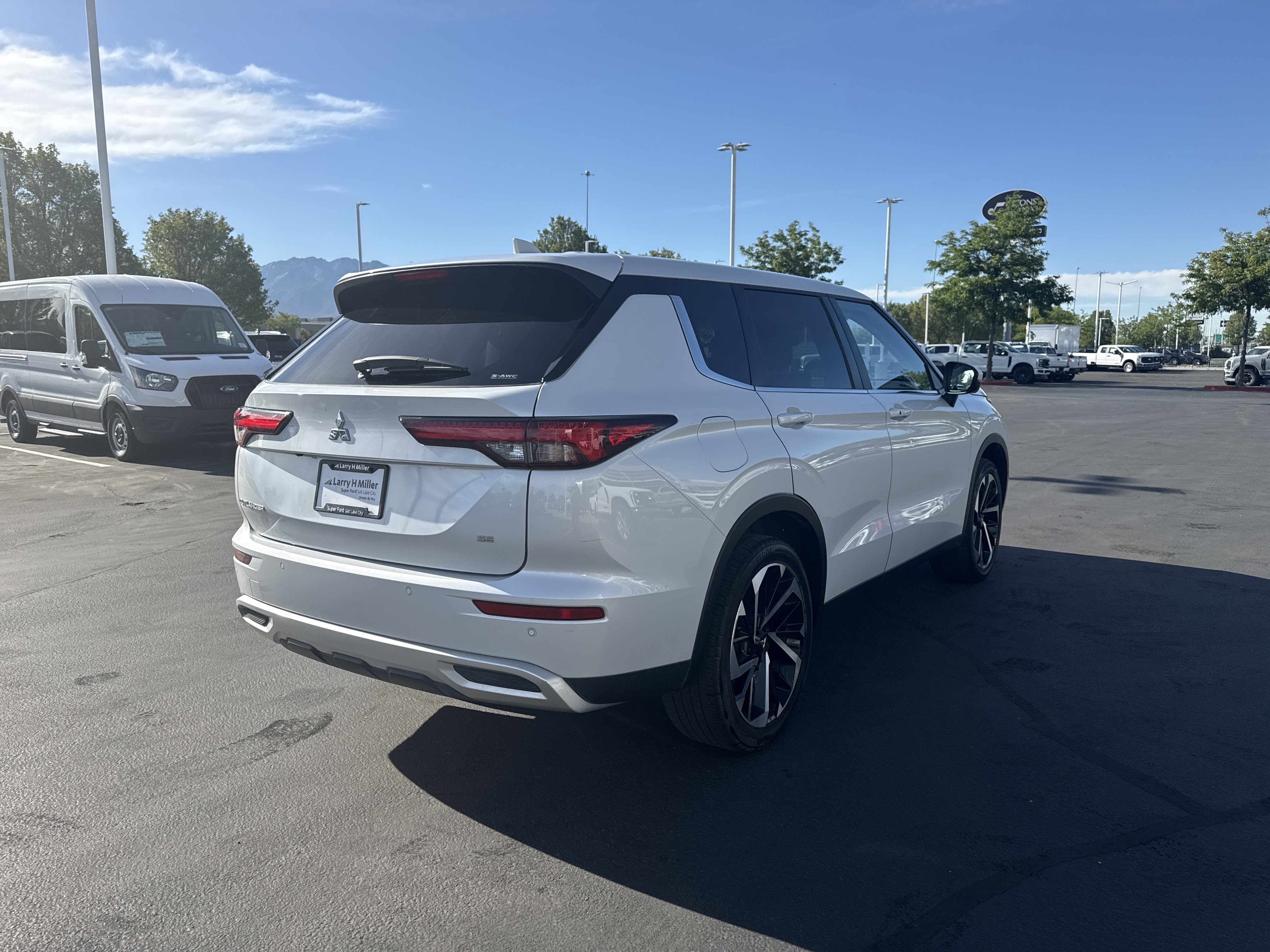 Used 2022 Mitsubishi Outlander SE AWD/4WD image 5
