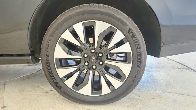 Certified 2025 Ford Expedition Platinum w/ Driver's Package image 45