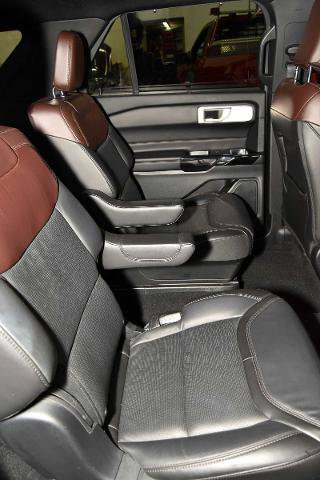 Certified 2023 Ford Explorer Platinum w/ Technology Package AWD/4WD image 29