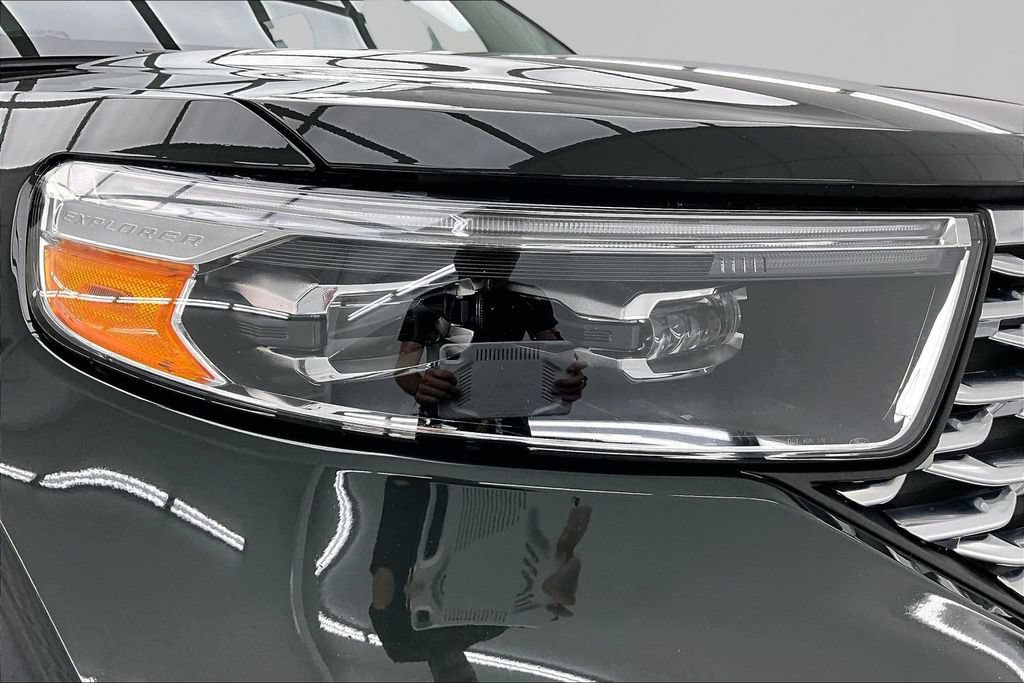 Certified 2024 Ford Explorer Platinum w/ Technology Package AWD/4WD image 30