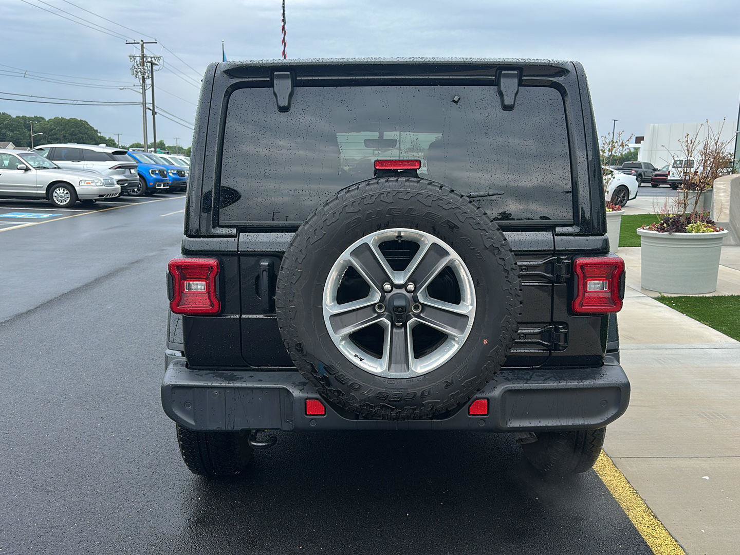 Used 2021 Jeep Wrangler Unlimited Sahara AWD/4WD image 6