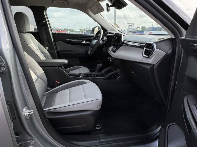 Used 2025 Chevrolet TrailBlazer LT AWD/4WD image 18