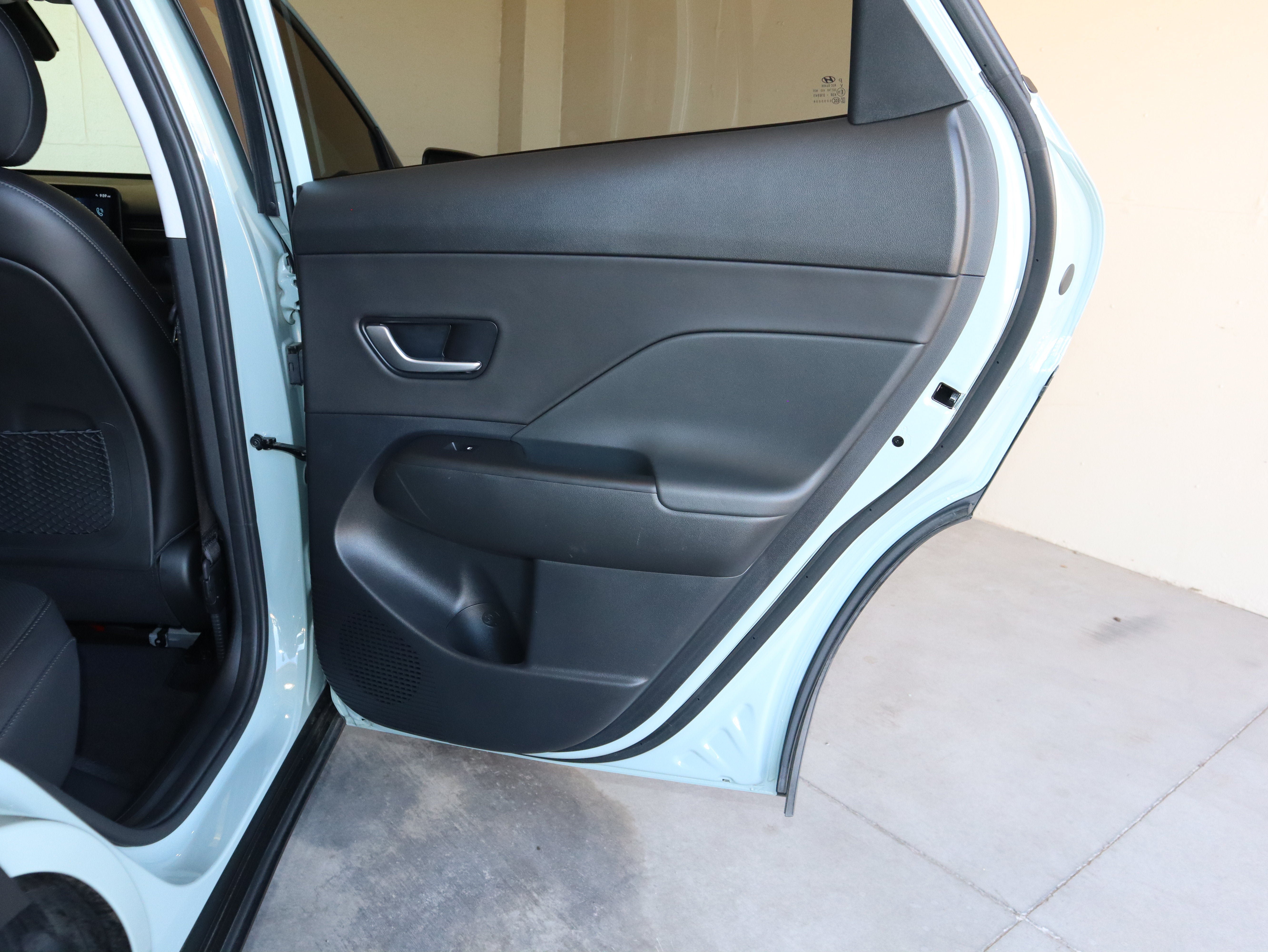 Used 2024 Hyundai Kona Limited AWD/4WD image 46