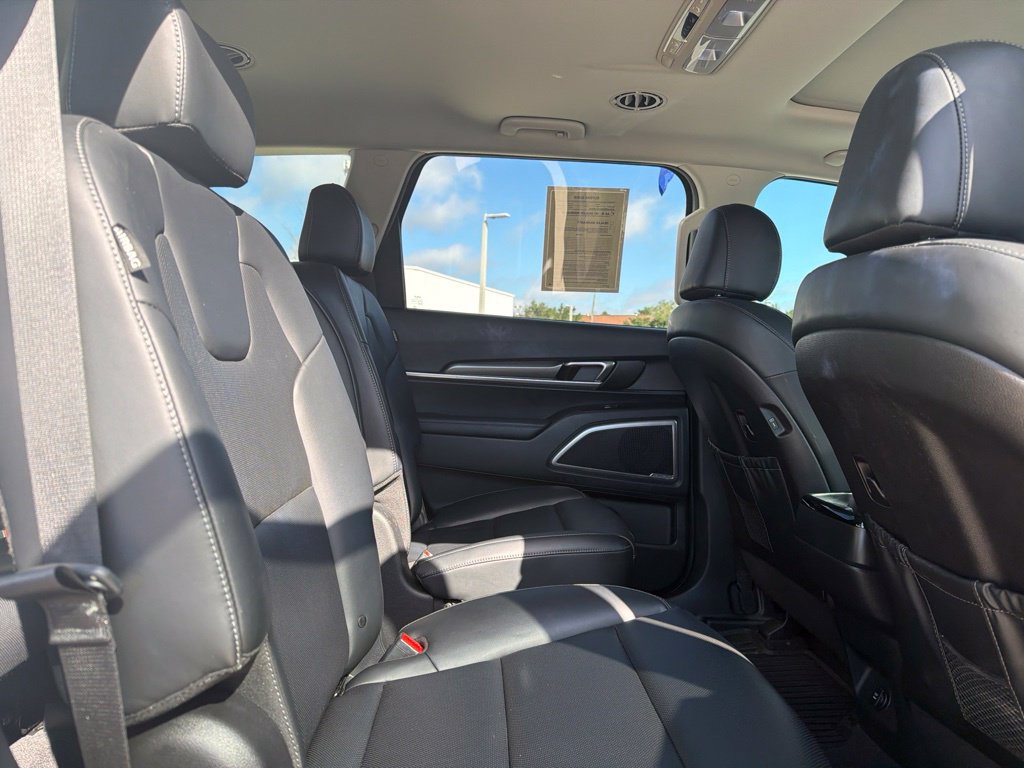Used 2025 Kia Telluride S FWD image 33