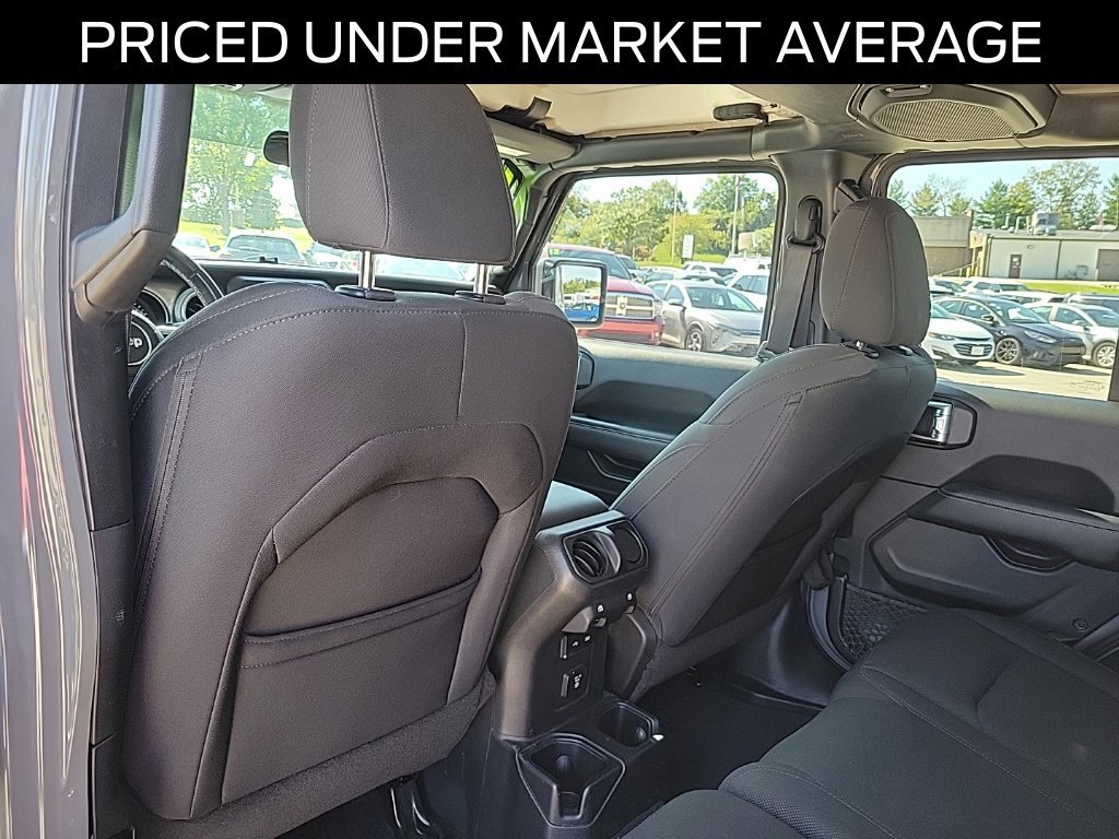 Used 2019 Jeep Wrangler Unlimited Sahara AWD/4WD image 12