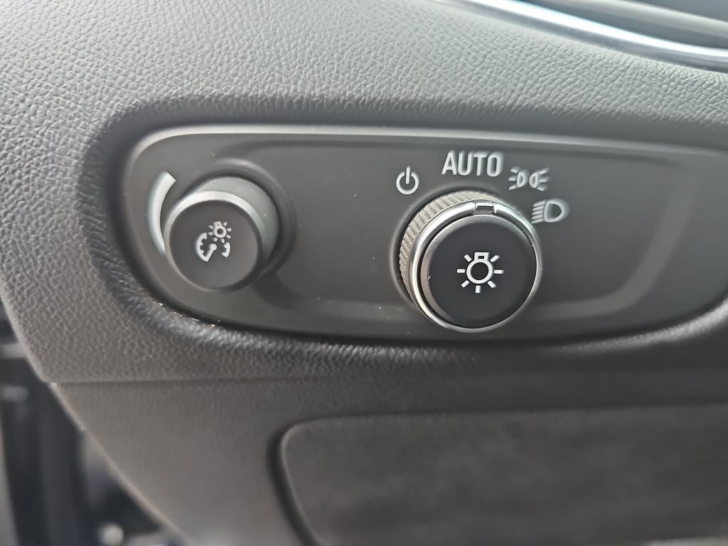 Used 2021 Chevrolet Malibu LT FWD image 24