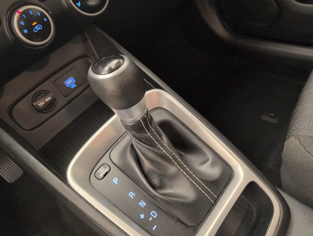 Used 2021 Hyundai Venue SE image 31