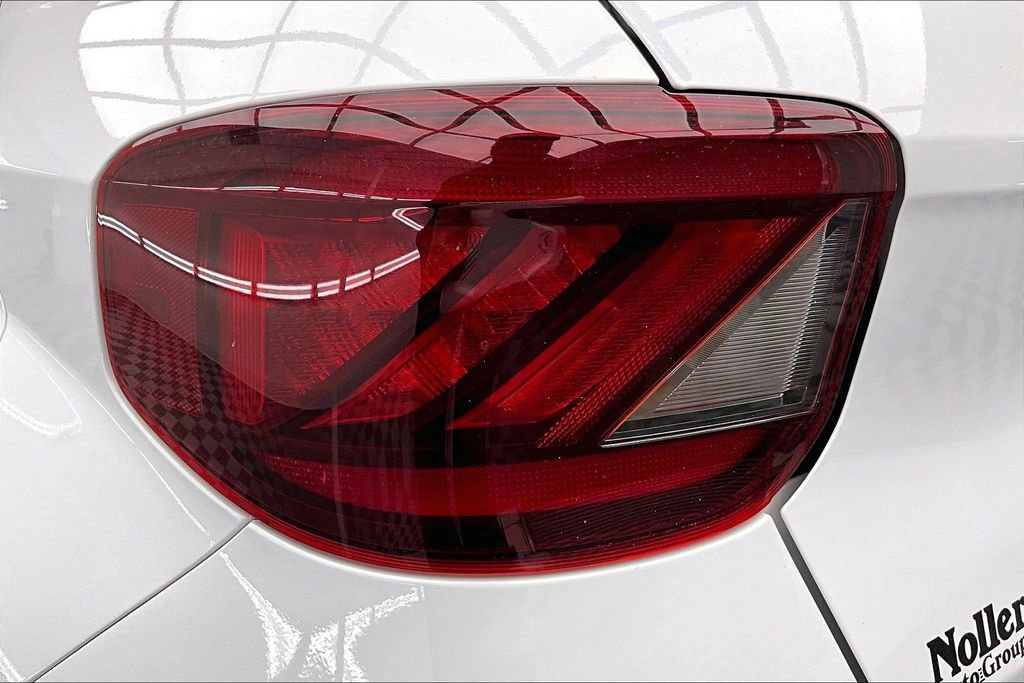 Used 2024 Hyundai Venue Limited FWD image 30