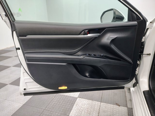 Used 2018 Toyota Camry XSE FWD image 17