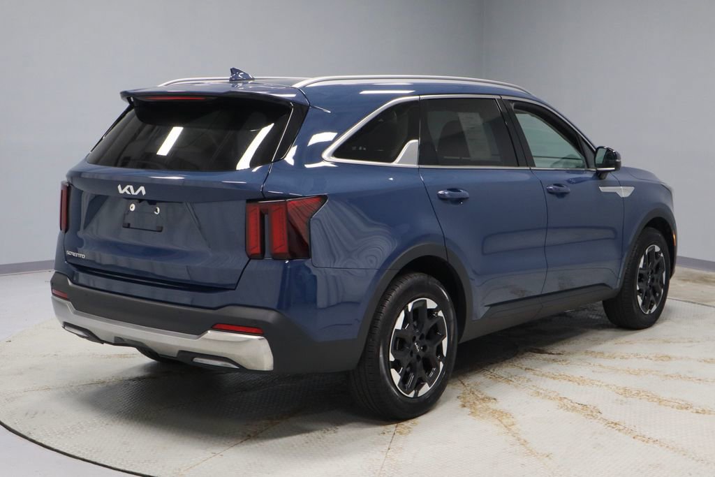 Used 2025 Kia Sorento S w/ Panoramic Sunroof Package FWD image 12
