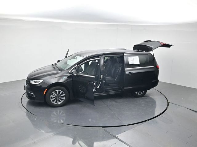 Used 2025 Chrysler Pacifica Select FWD image 47
