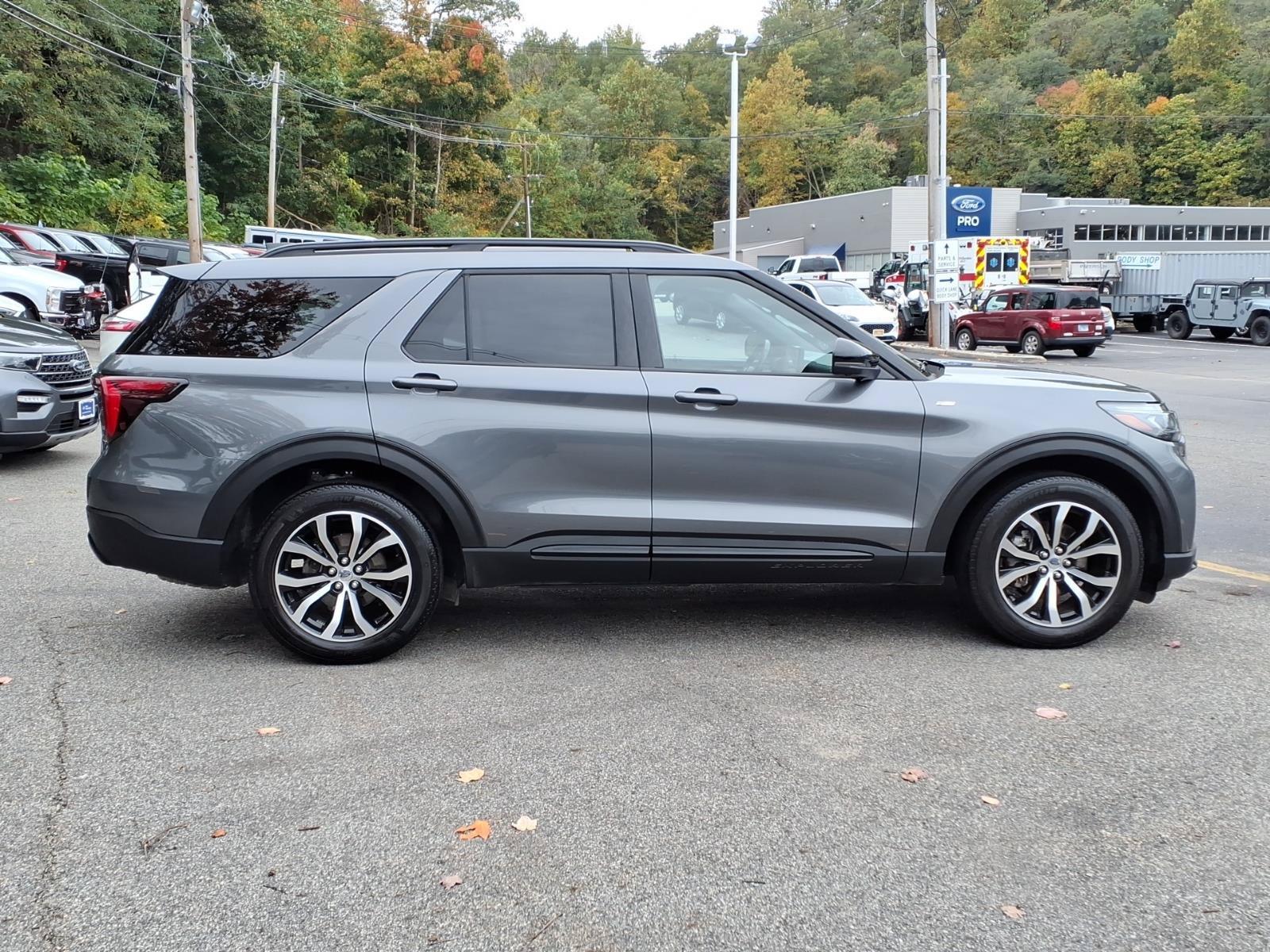 Certified 2026 Ford Explorer ST-Line AWD/4WD image 9