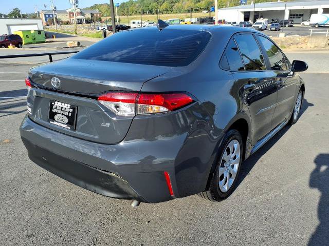 Used 2025 Toyota Corolla LE FWD image 4