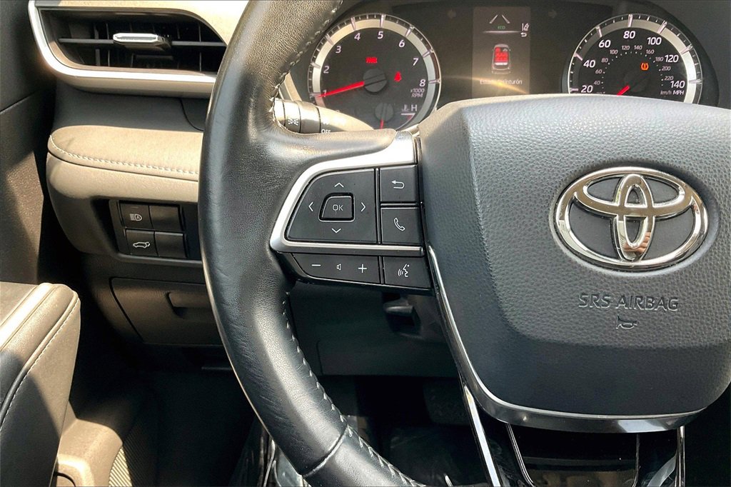 Used 2021 Toyota Highlander LE image 18