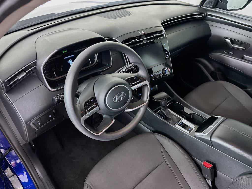 Used 2023 Hyundai Tucson SE FWD image 2