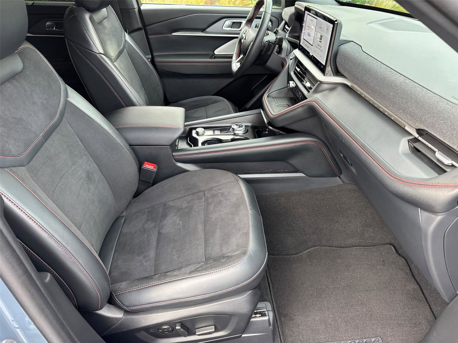 Certified 2025 Ford Explorer ST AWD/4WD image 17