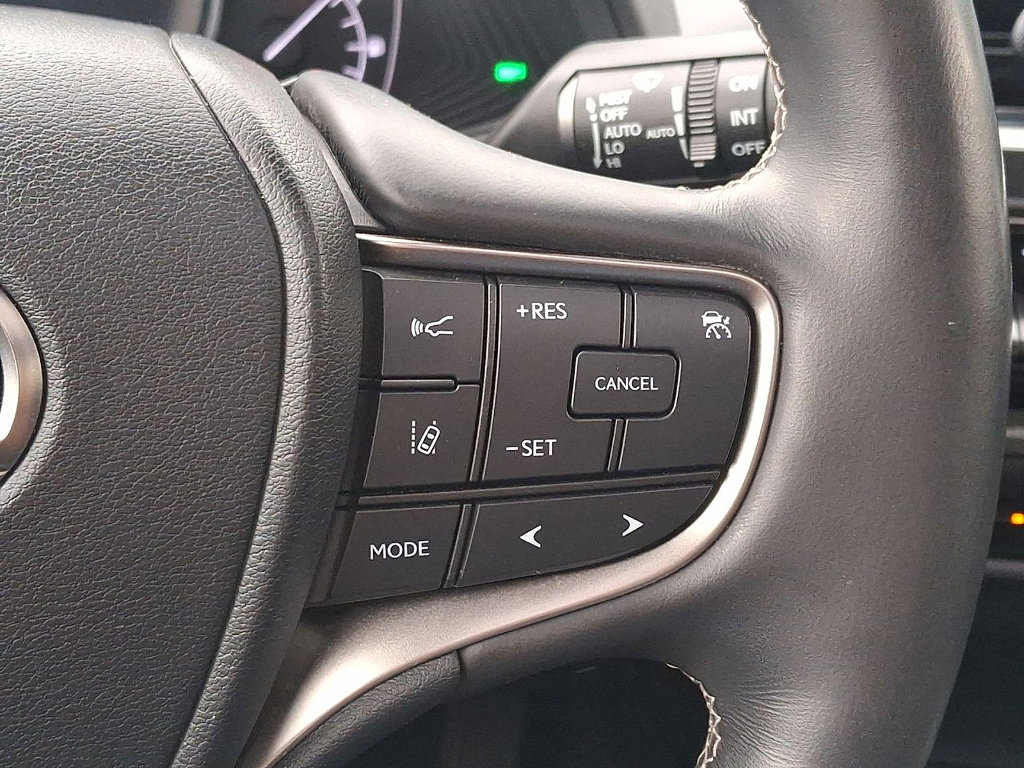 Used 2019 Lexus UX 250h w/ Premium Package AWD/4WD image 18