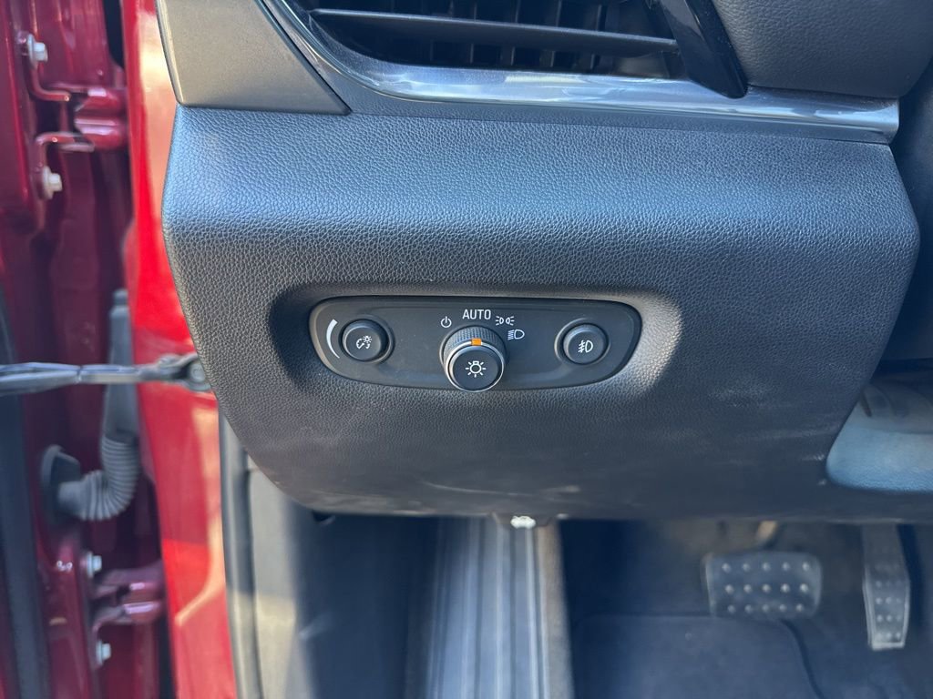 Used 2020 Chevrolet Traverse LT image 14