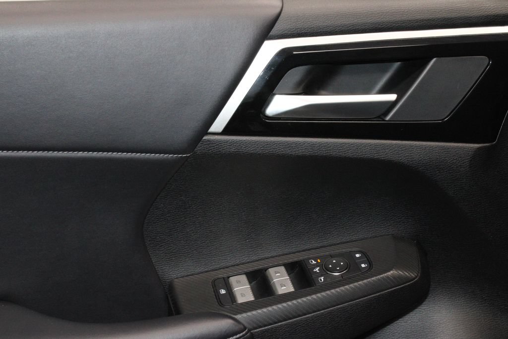 Used 2025 Mitsubishi Outlander AWD image 23