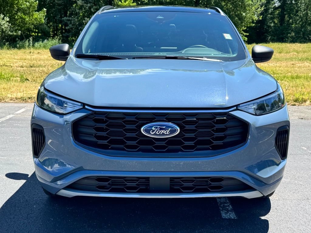 Certified 2023 Ford Escape ST-Line w/ Tech Pack #1 AWD/4WD image 3