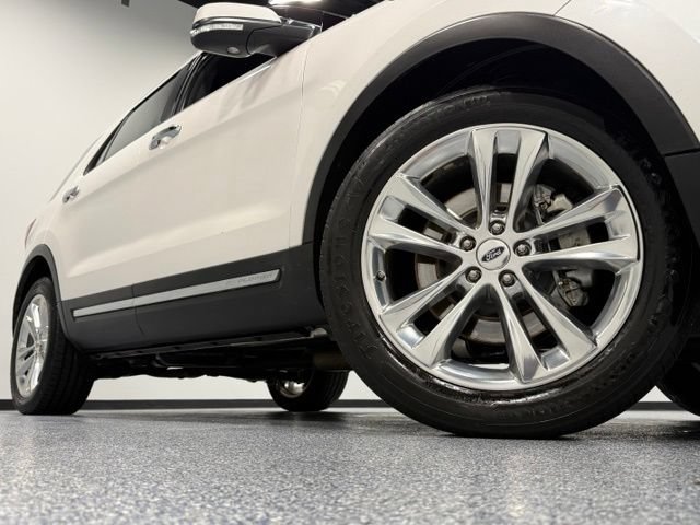 Certified 2018 Ford Explorer Limited w/ Equipment Group 301A FWD image 3
