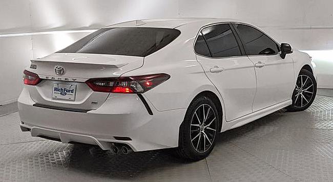 Used 2023 Toyota Camry SE w/ Audio Upgrade Package image 3