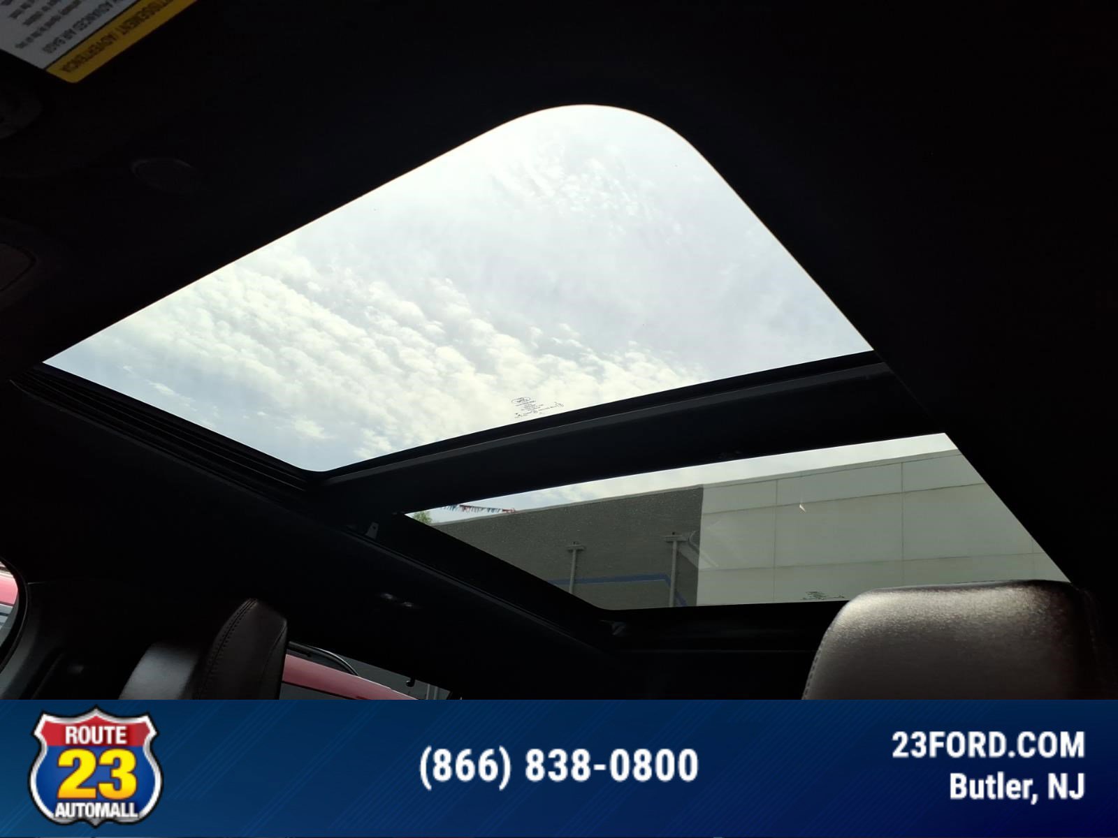 Certified 2023 Ford Explorer Platinum w/ Technology Package AWD/4WD image 27