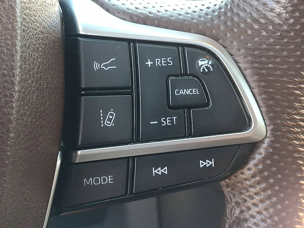 Used 2023 Toyota Sienna Platinum AWD/4WD image 24