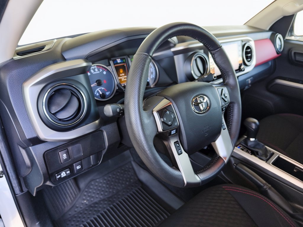 Used 2022 Toyota Tacoma SR5 AWD/4WD image 4