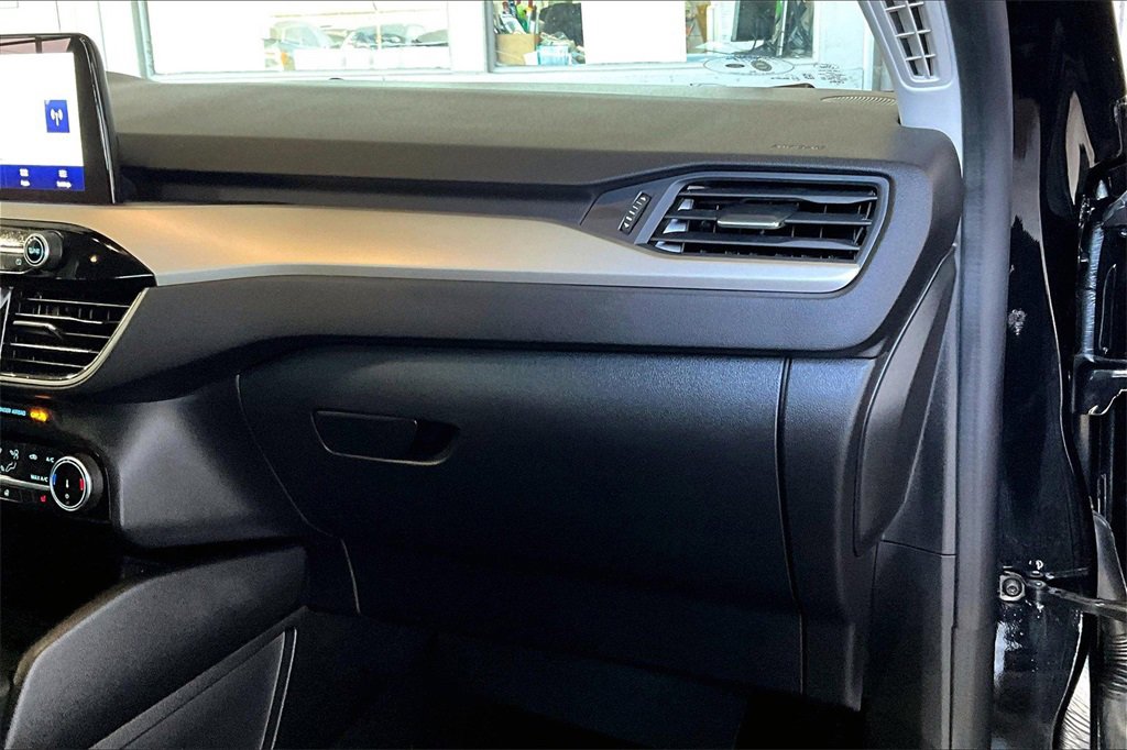 Certified 2022 Ford Escape SE w/ Cold Weather Package image 16