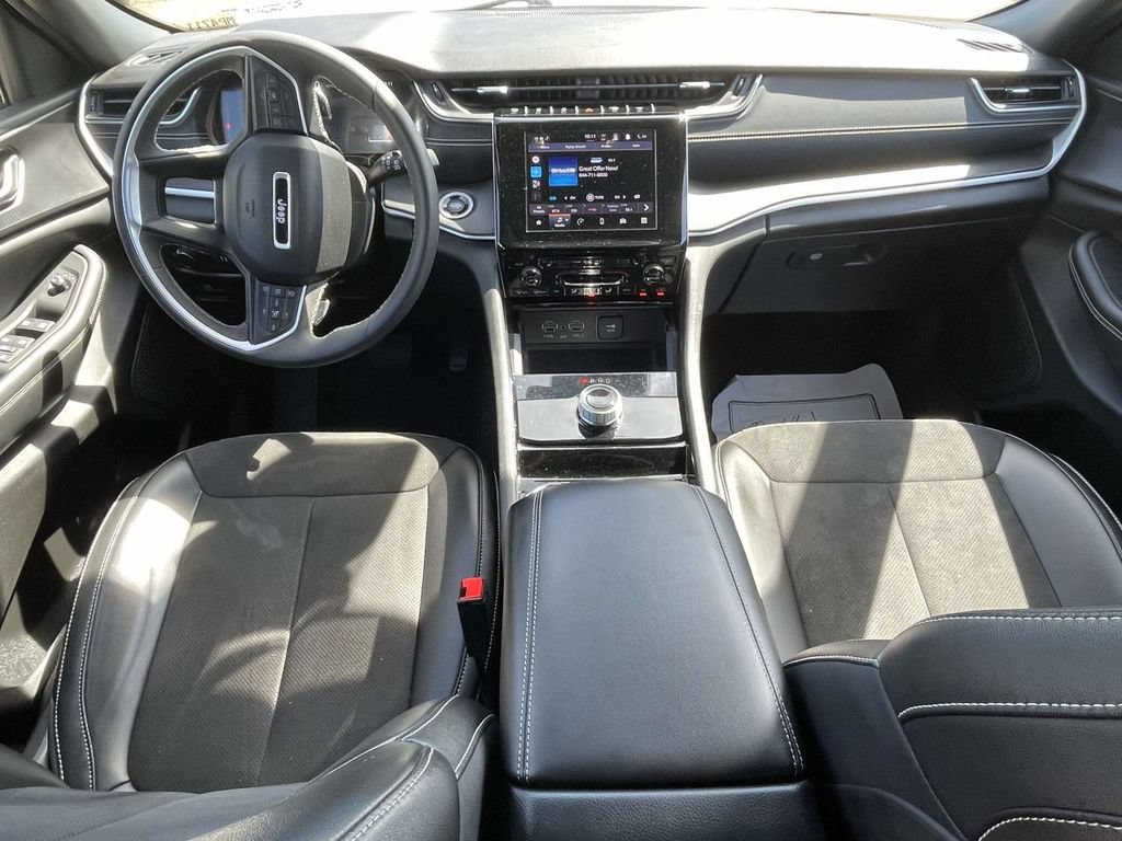 Used 2023 Jeep Grand Cherokee Altitude AWD/4WD image 11