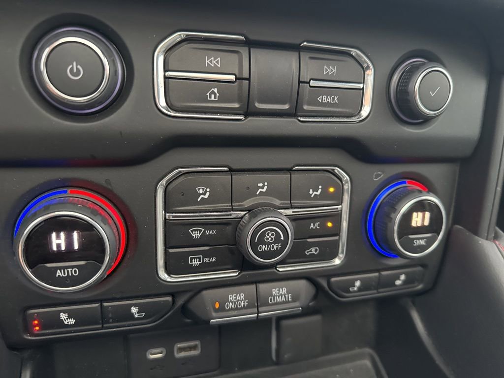 Used 2022 Chevrolet Suburban RST w/ Luxury Package image 19